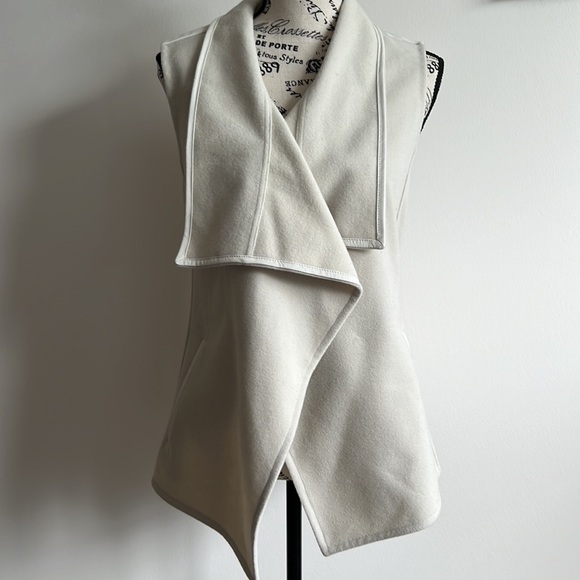 Vince Cream wool blend drape neck leather trim open Vest Size XS - Picture 5 of 16
